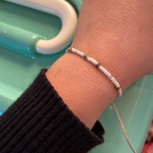 White and gold Pura Vida beaded bracelet